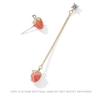 Earrings strawberry pattern